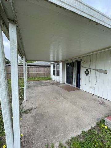 2418 Vialoux Dr, Corpus Christi, TX 78418