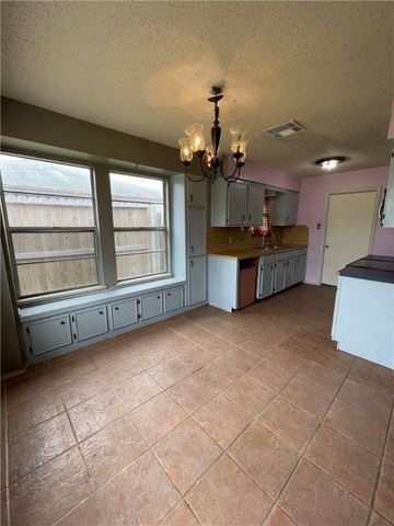 2418 Vialoux Dr, Corpus Christi, TX 78418