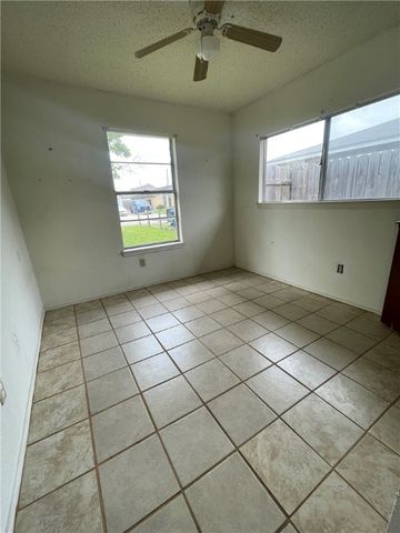 2418 Vialoux Dr, Corpus Christi, TX 78418