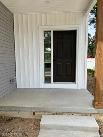 9400 Roland Drive, Hamburg Township, MI 48116