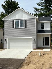 9400 Roland Drive, Hamburg Township, MI 48116