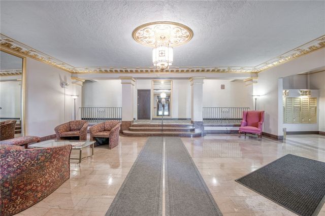 372 S Highland Ave 103, Shadyside, PA 15206