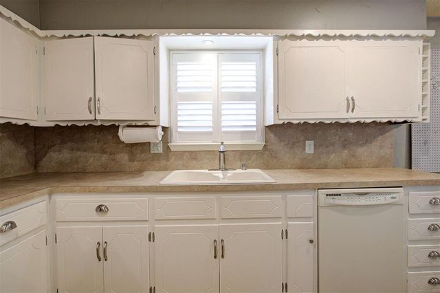 707 Crestmoor Drive, Moore, OK 73160