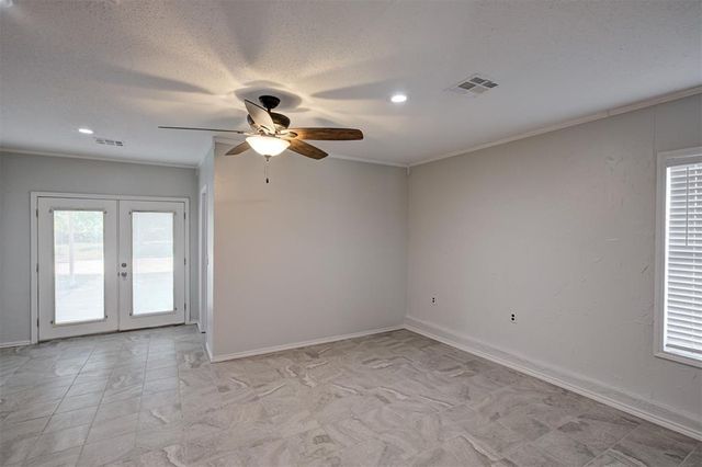 707 Crestmoor Drive, Moore, OK 73160