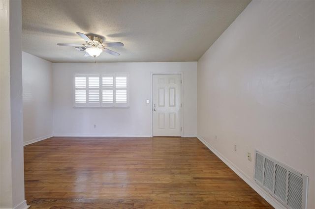 707 Crestmoor Drive, Moore, OK 73160