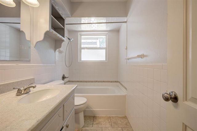 707 Crestmoor Drive, Moore, OK 73160