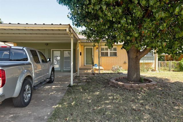 707 Crestmoor Drive, Moore, OK 73160