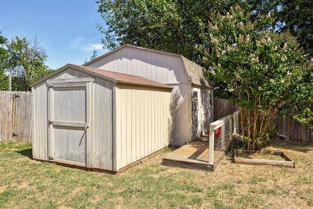 707 Crestmoor Drive, Moore, OK 73160