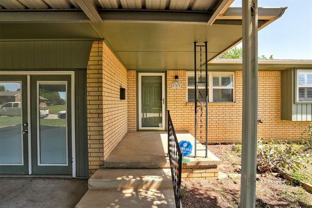 707 Crestmoor Drive, Moore, OK 73160