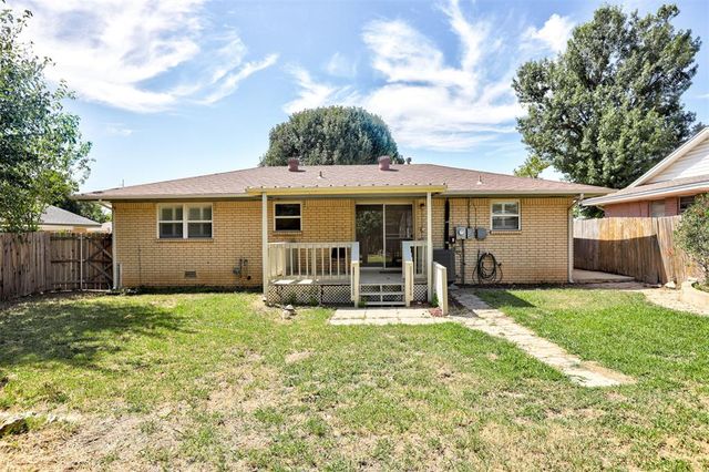 707 Crestmoor Drive, Moore, OK 73160