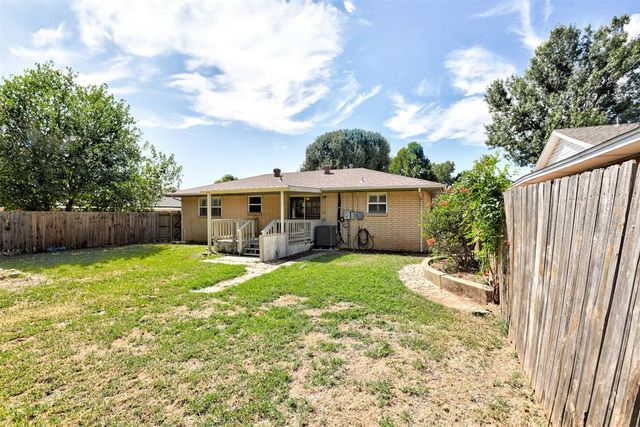 707 Crestmoor Drive, Moore, OK 73160