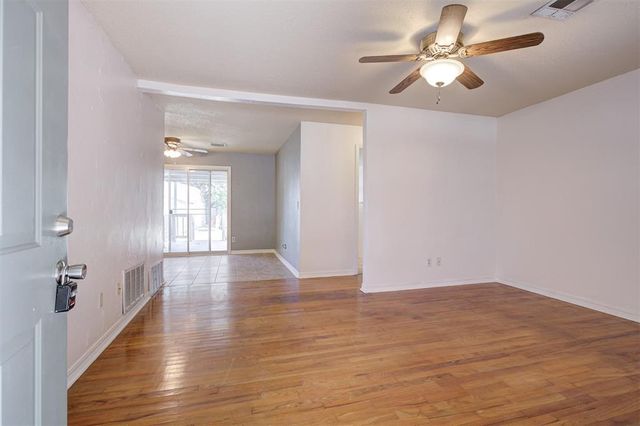 707 Crestmoor Drive, Moore, OK 73160