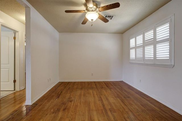 707 Crestmoor Drive, Moore, OK 73160