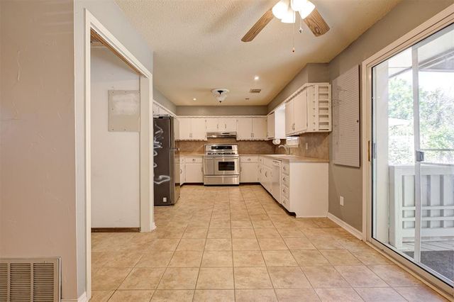 707 Crestmoor Drive, Moore, OK 73160