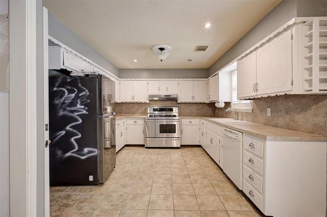 707 Crestmoor Drive, Moore, OK 73160