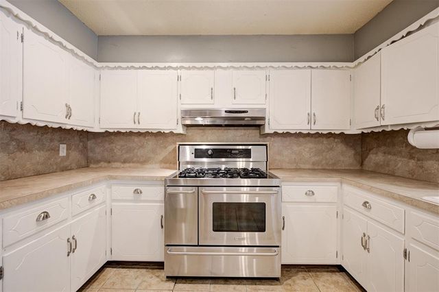 707 Crestmoor Drive, Moore, OK 73160