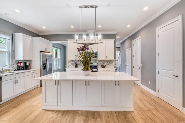 728 LAKE DIAMOND AVENUE, Ocala, FL 34472