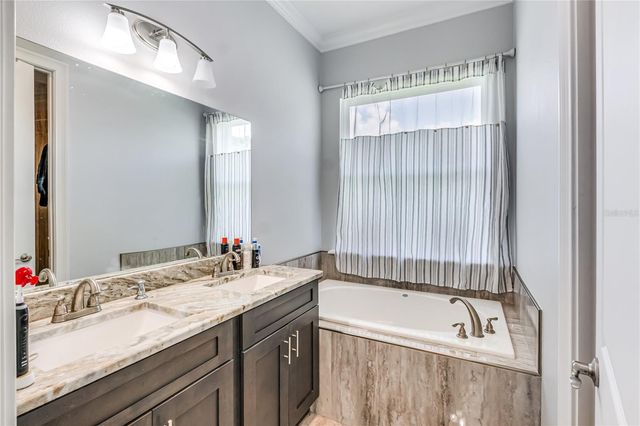 728 LAKE DIAMOND AVENUE, Ocala, FL 34472