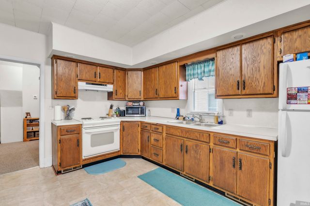 215 N York Street, Albion, IN 46701