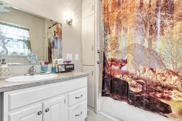 215 N York Street, Albion, IN 46701