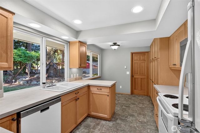12212 47th Avenue E, Tacoma, WA 98446