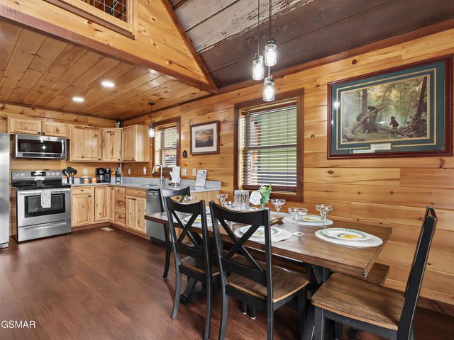 223 Chimney Tops Way, Gatlinburg, TN 37738