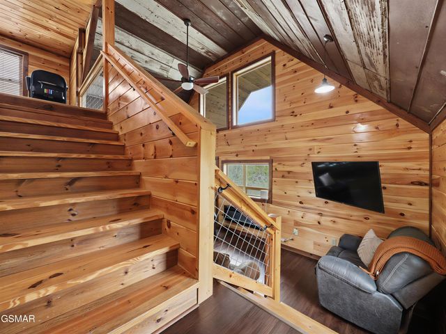 223 Chimney Tops Way, Gatlinburg, TN 37738