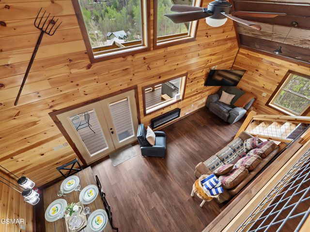 223 Chimney Tops Way, Gatlinburg, TN 37738