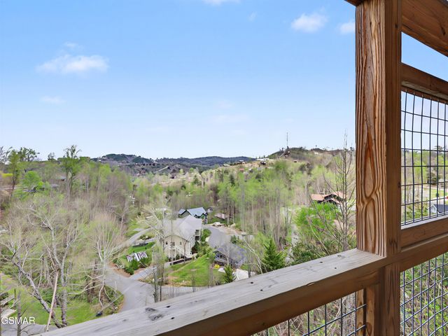 223 Chimney Tops Way, Gatlinburg, TN 37738