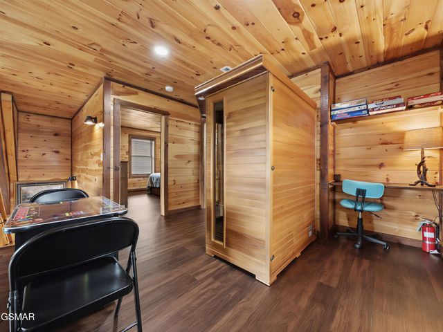 223 Chimney Tops Way, Gatlinburg, TN 37738