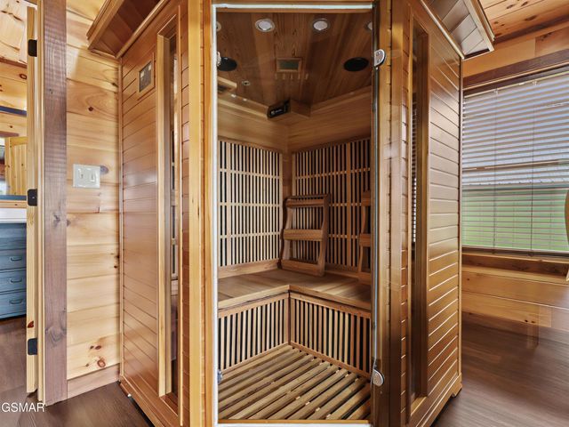 223 Chimney Tops Way, Gatlinburg, TN 37738