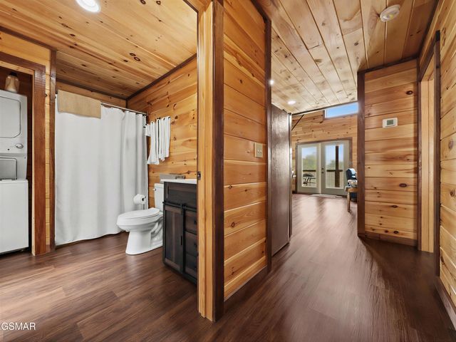 223 Chimney Tops Way, Gatlinburg, TN 37738