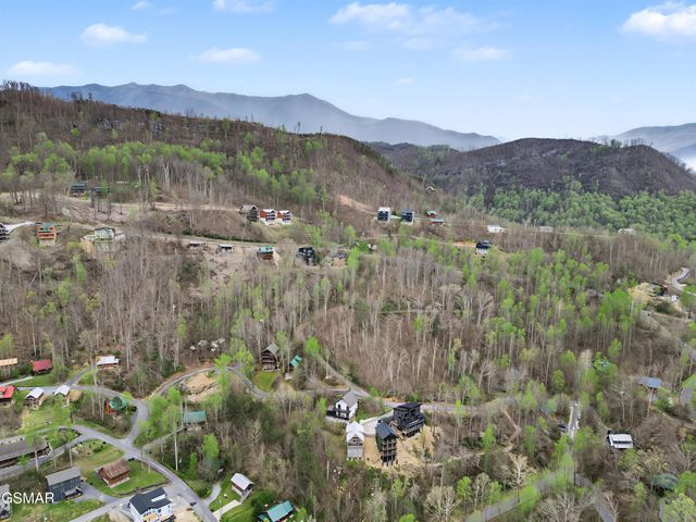 223 Chimney Tops Way, Gatlinburg, TN 37738
