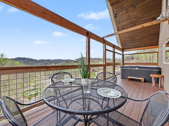 223 Chimney Tops Way, Gatlinburg, TN 37738