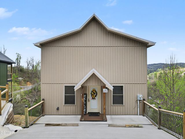 223 Chimney Tops Way, Gatlinburg, TN 37738
