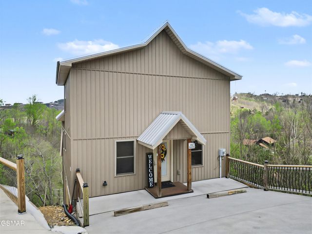 223 Chimney Tops Way, Gatlinburg, TN 37738