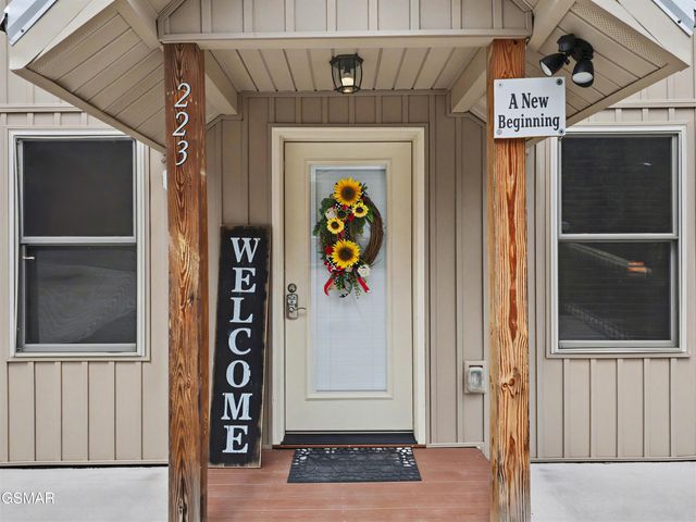 223 Chimney Tops Way, Gatlinburg, TN 37738