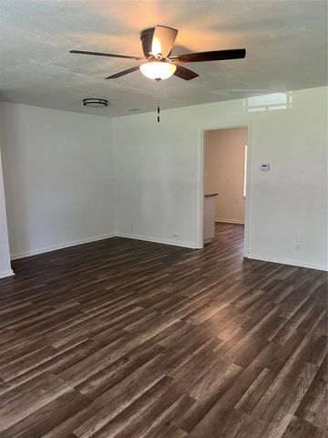 1101 Wimberly Street, Angleton, TX 77515