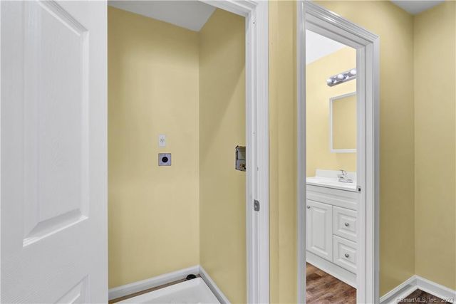 220 Alder Street APT 1, Waterbury, CT 06708