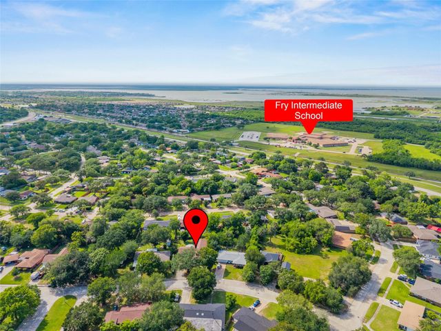 114 20th Avenue, Texas City, TX 77590