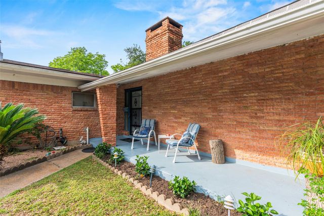 114 20th Avenue, Texas City, TX 77590