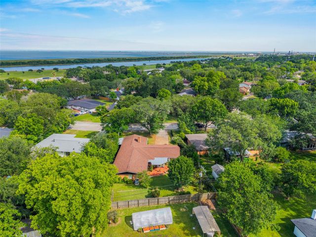 114 20th Avenue, Texas City, TX 77590
