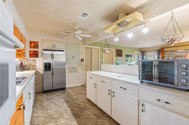 114 20th Avenue, Texas City, TX 77590
