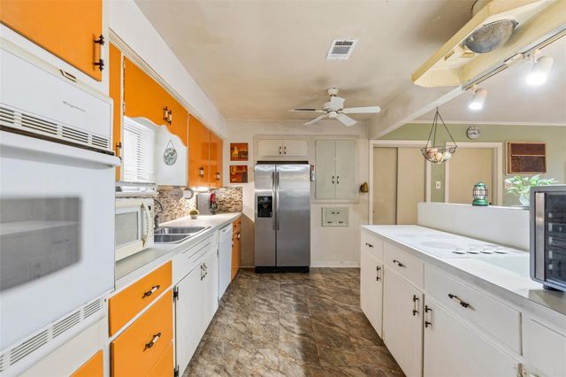 114 20th Avenue, Texas City, TX 77590