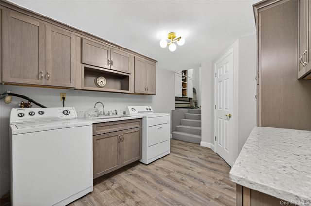 21 Forest Road, Kings Park, NY 11754