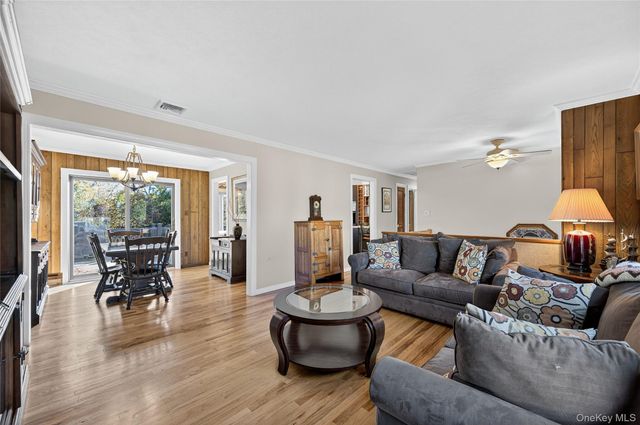 21 Forest Road, Kings Park, NY 11754