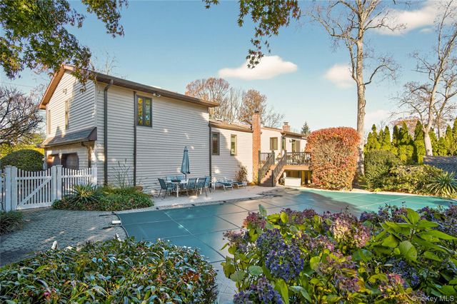 21 Forest Road, Kings Park, NY 11754