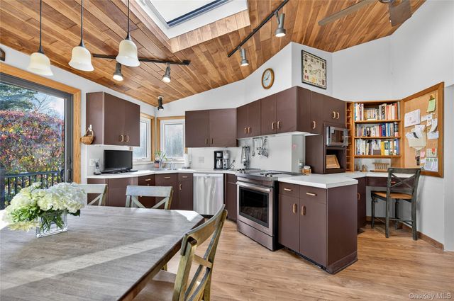 21 Forest Road, Kings Park, NY 11754