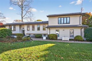 21 Forest Road, Kings Park, NY 11754