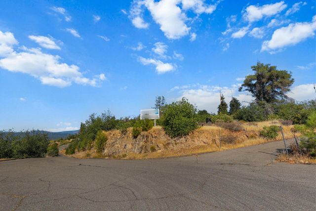 15715 Highland Circle, Redding, CA 96001